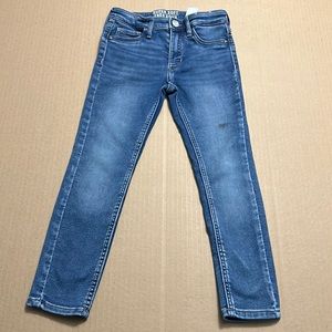 Super Soft or Tres Doux Jeans with US size 5T.